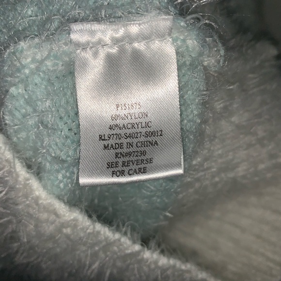 Almost Famous Vneck soft sweater - Picture 4 of 5